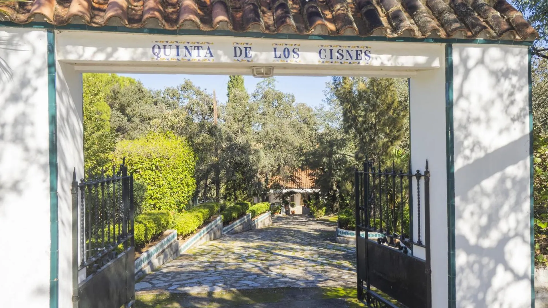 Cubo'S Quinta De Los Cisnes & Minigolf Included Guillena 0*,